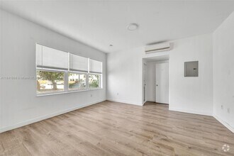 Building Photo - 402 NW 12th Ave