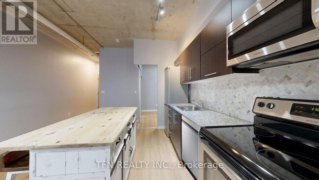 Building Photo - 170-170 Sudbury St