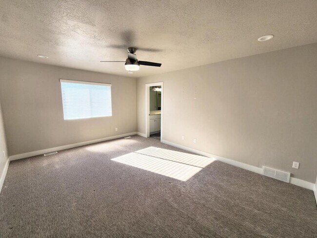 Foto del edificio - 277 E 1500 N St