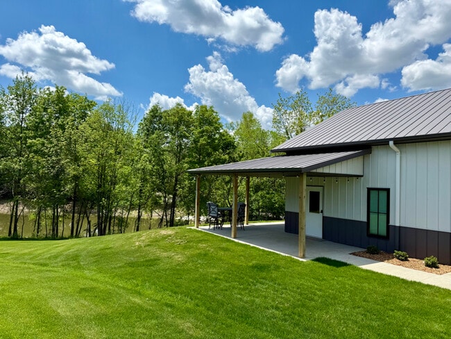 Building Photo - 460 NE 200th Rd