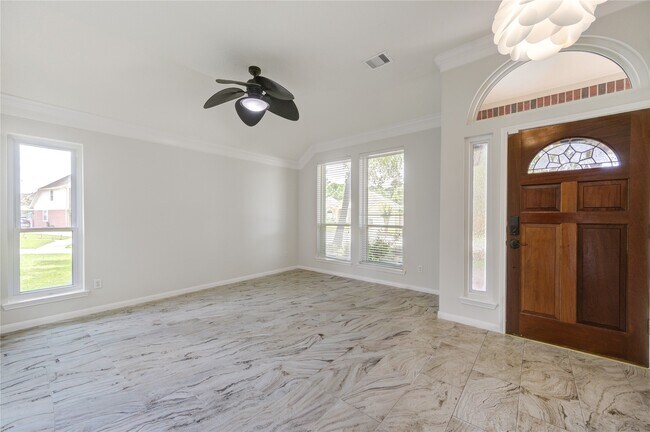 Foto del edificio - 15831 Laurel Cove