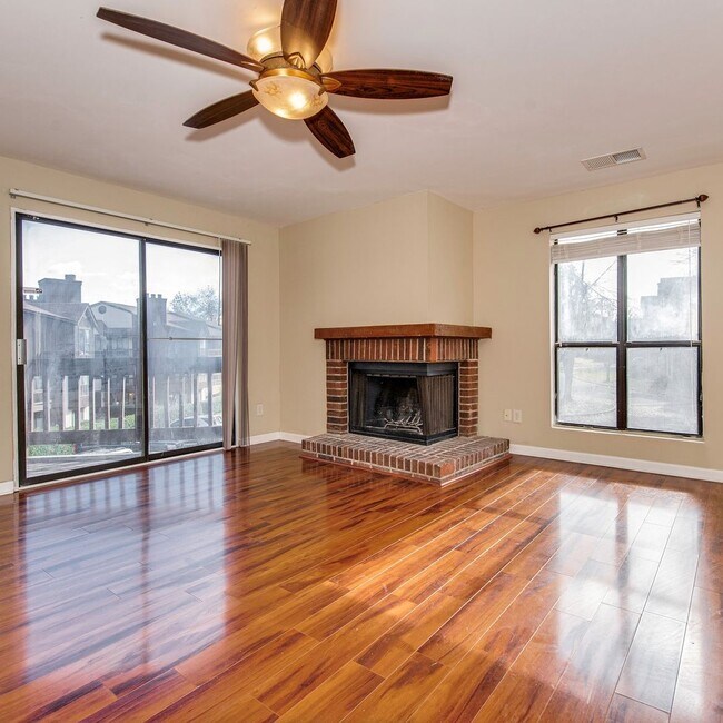 Foto del edificio - Newly Renovated condo/Town home for lease ...