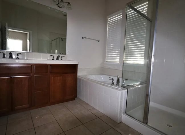 Building Photo - 1709 Thomas Ct