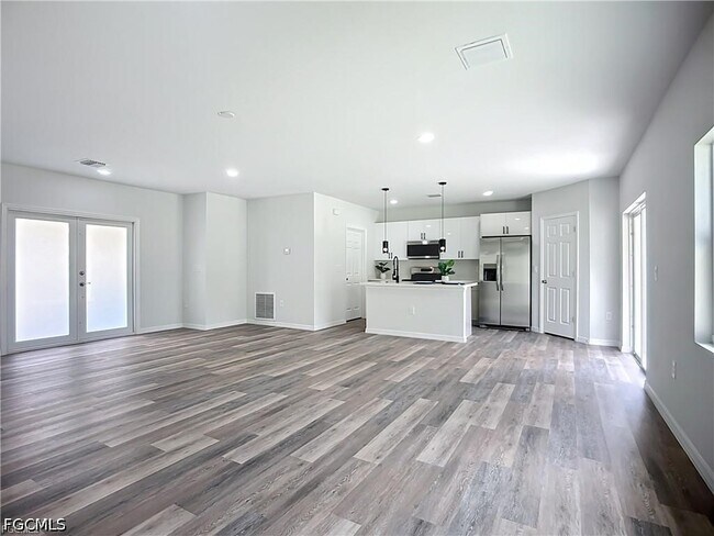 Foto del edificio - 912 Anthony St E