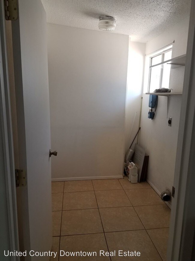 Building Photo - 2 br, 2 bath House - 1401 Suncrest Drive