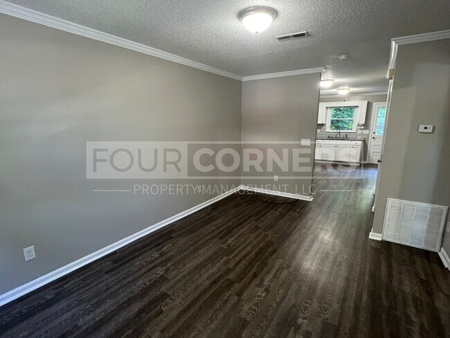 Foto del edificio - Lovely 2 Bedroom 1 Bath Apartment