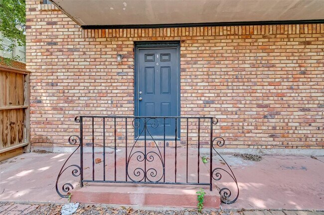 Building Photo - 1624 Bonnie Brae St