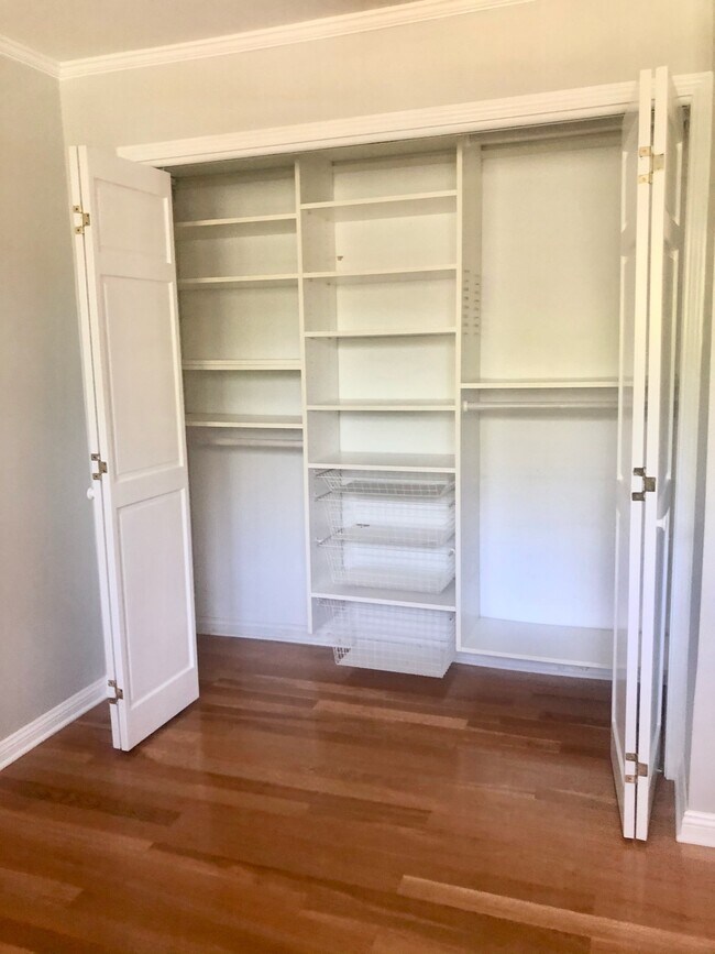 Foto del edificio - 8811 Tanglewild Pl