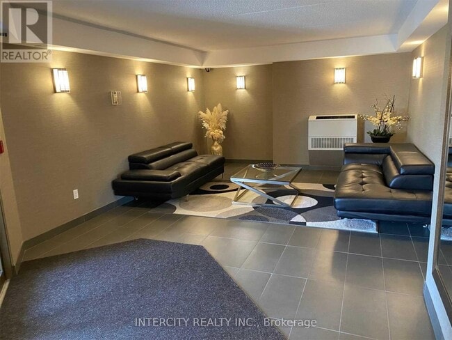 Building Photo - 250 Pine Grove Rd