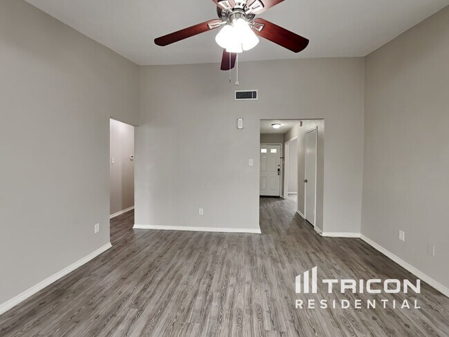 Building Photo - 418 David Dr