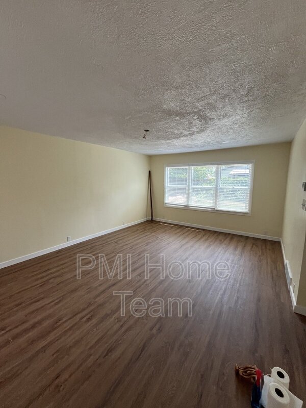 Building Photo - 1105 Harrop St