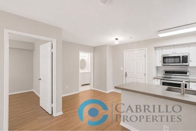 Building Photo - 1435 India St