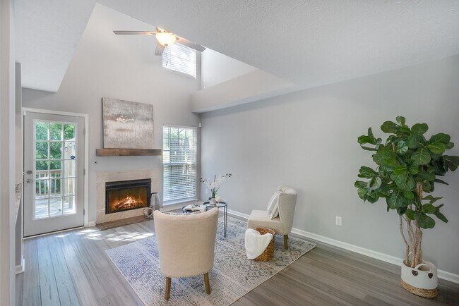 Foto del edificio - Beautiful end unit in sought-after Nashboro Village