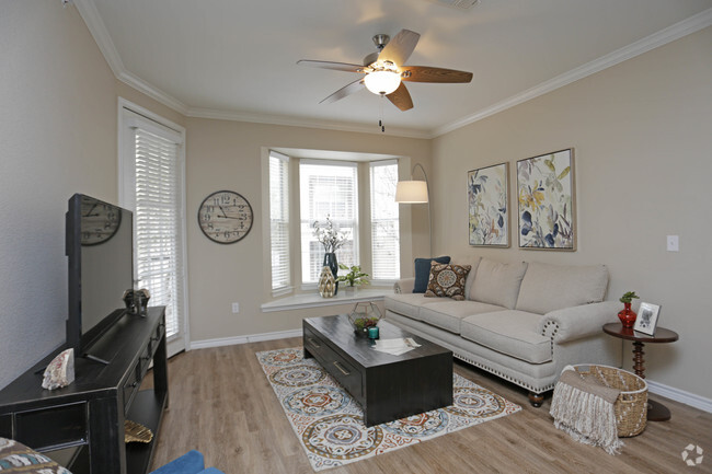 2BR,2BA - 997SF - LIVING ROOM - Encore at Buckingham