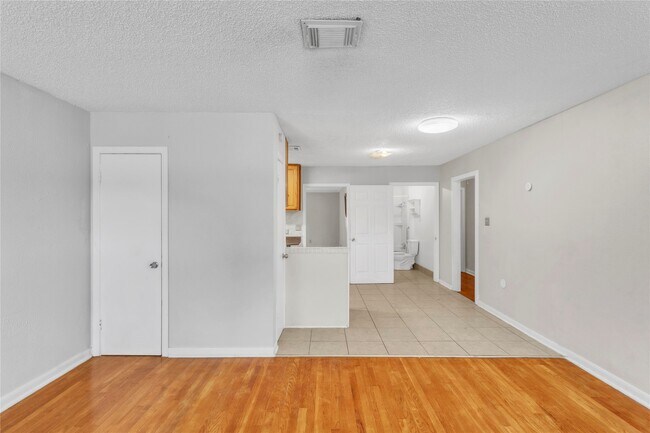 Foto del edificio - 11515 Duane St
