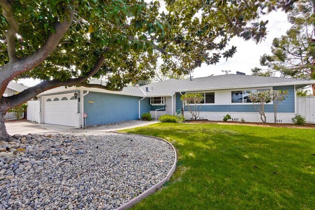 Building Photo - 160 Kit Carson Ct