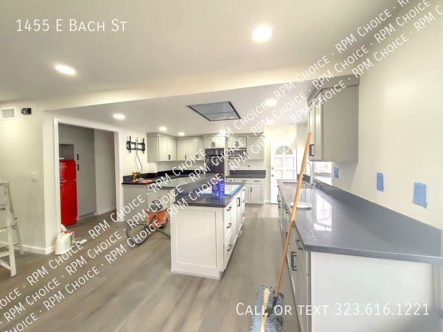 Primary Photo - Large Quiet Single Family House with Centr...