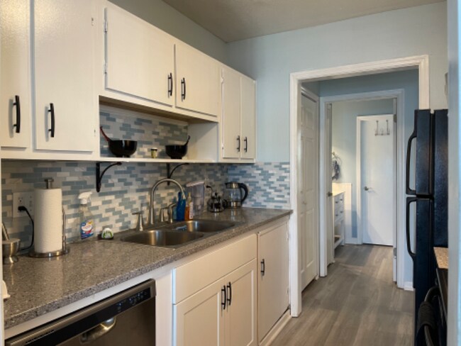 Building Photo - 219 Pompano Dr SE