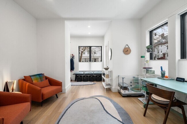 Foto del edificio - 116 Thorndike St