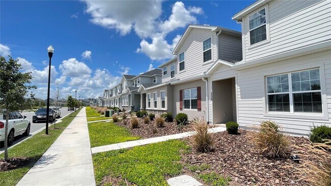 Foto del edificio - 428 HUCKLEBERRY Dr