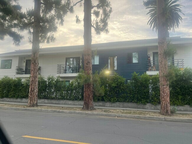 Foto del edificio - 5500 Vesper Ave