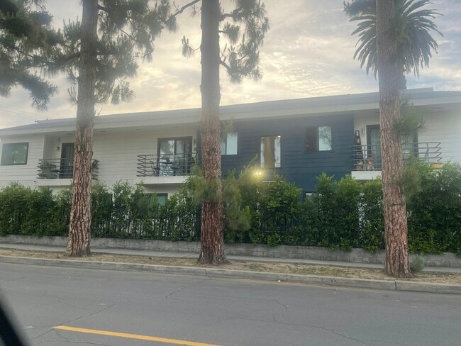 Building Photo - 5500 Vesper Ave