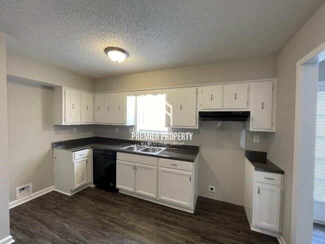 Building Photo - 2105 Woodfield - Available Now!
