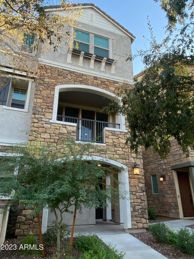 Foto del edificio - 1690 E Chelsea Ln