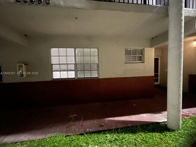 Foto del edificio - 20490 NW 7th Ave