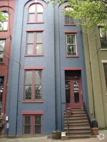 Building Photo - 58 Elm St