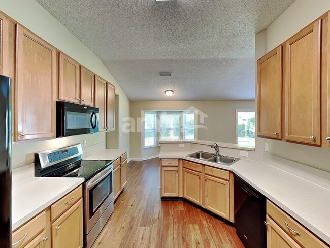 Building Photo - 14009 Crestwick Dr E