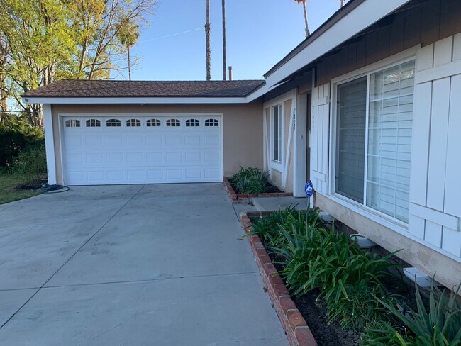 Foto del edificio - Newly Remodeled 3 Br 2 Ba Home in West Hills