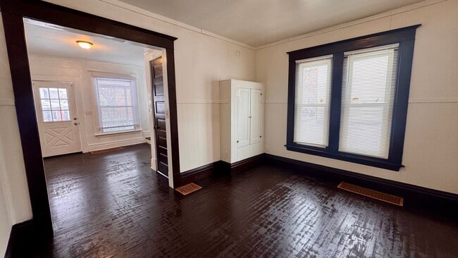 Foto del edificio - 633 Livingston Ave NE