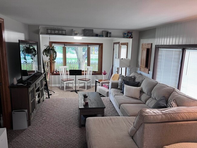 Building Photo - Charming, remodeled 2-Bed/1-Bath  ranch style home with enclosed yard and garage with bonus stora...