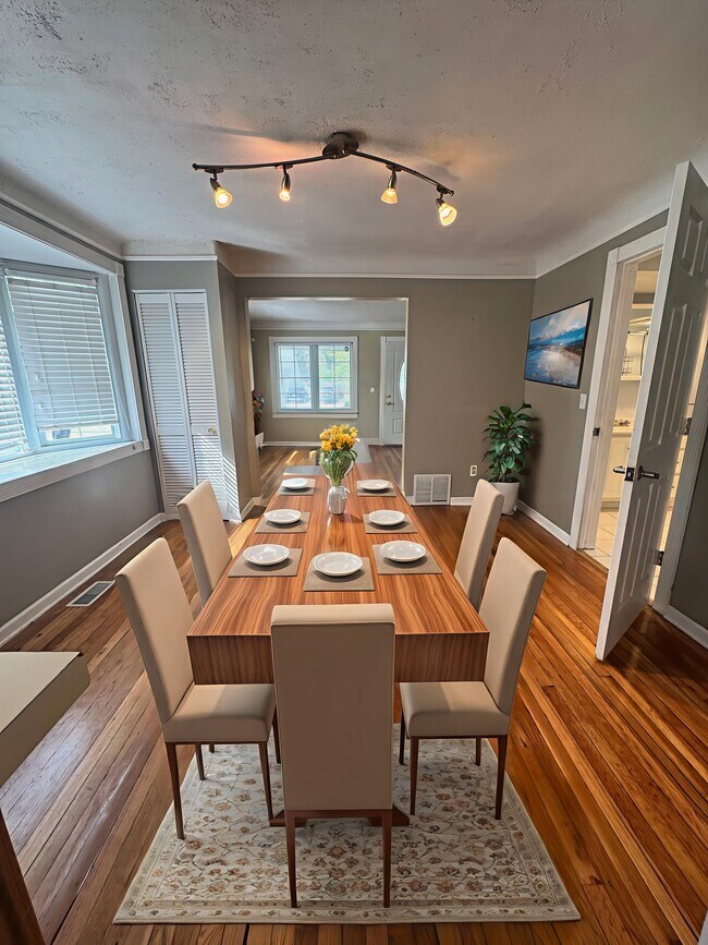 Foto del edificio - 1525 Wyandotte Ave