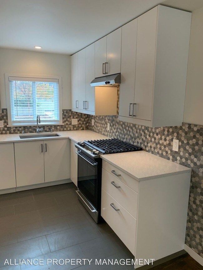 Building Photo - 4 br, 3 bath House - 2707 Midway Drive