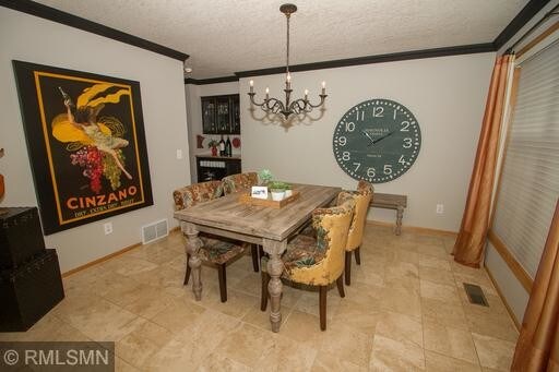 Foto del edificio - 915 Fernbrook Ln N