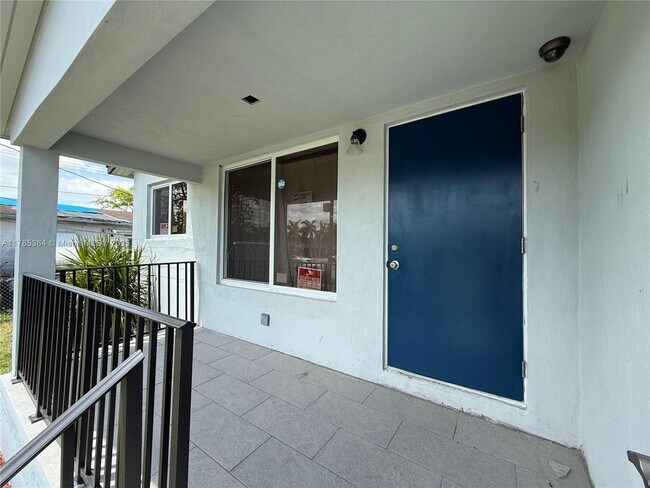 Foto del edificio - 1391 NW 72nd St