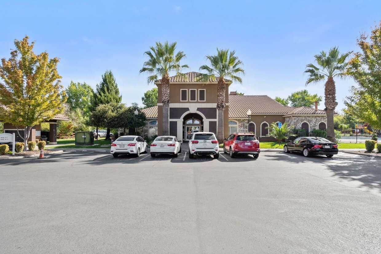 Primary Photo - 2 bed 2 bath condo available in Antelope! ...