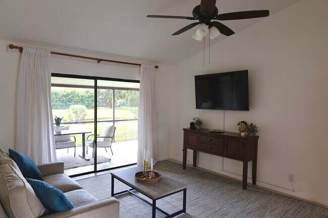 Foto del edificio - 12726 Spinnaker Ln