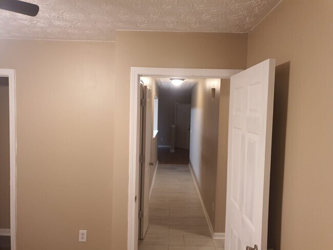 Foto del edificio - 5104 Fairington Ridge Cir