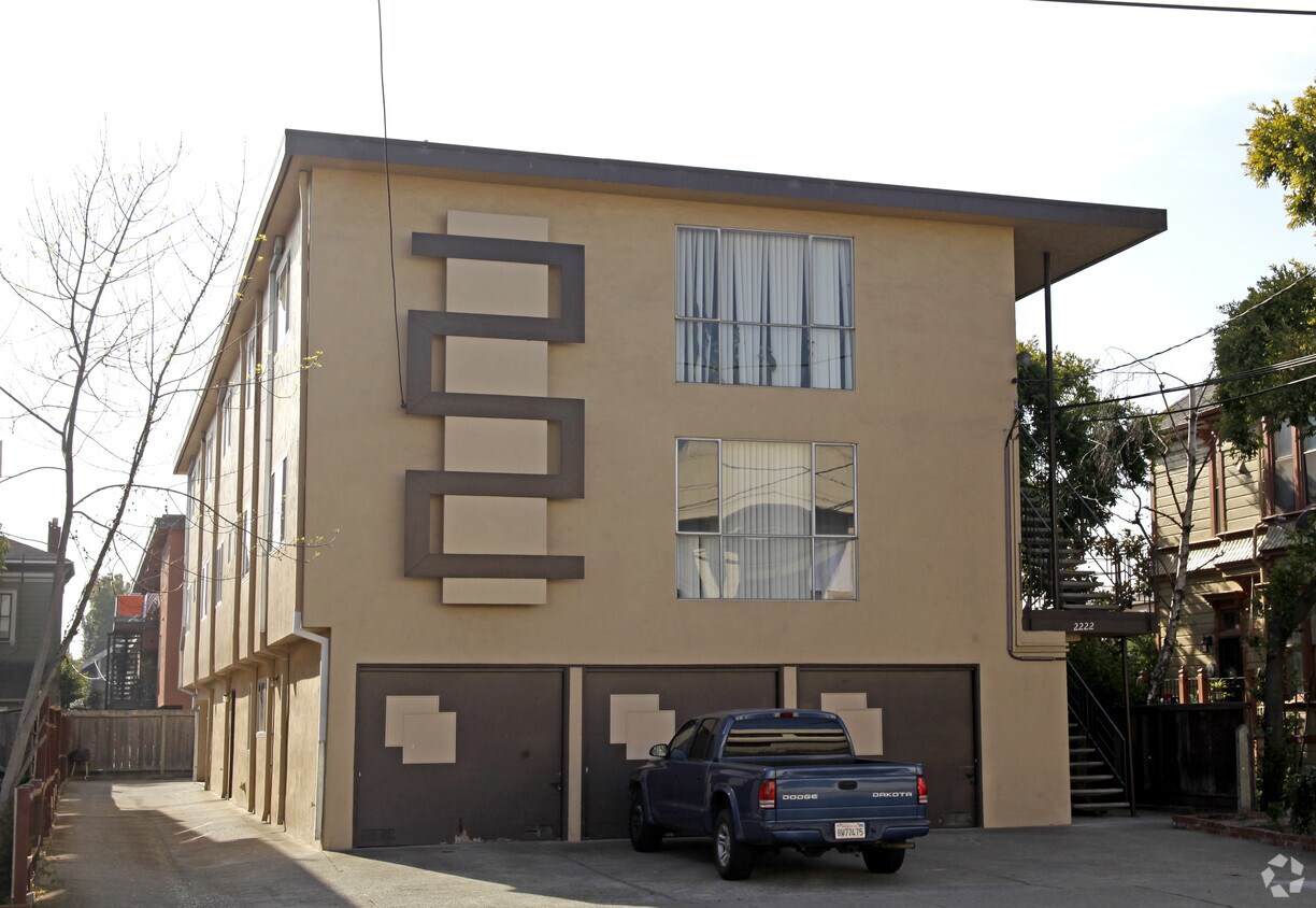 Primary Photo - 2222 Encinal Ave
