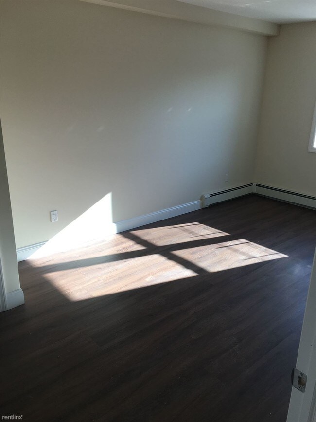 Foto del edificio - 3 br, 1.5 bath  - 8416 102nd Ave