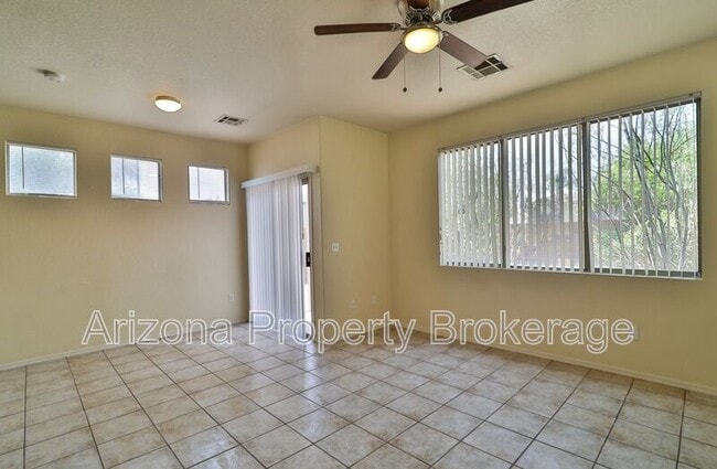 Foto del edificio - 1330 S Red Rock St