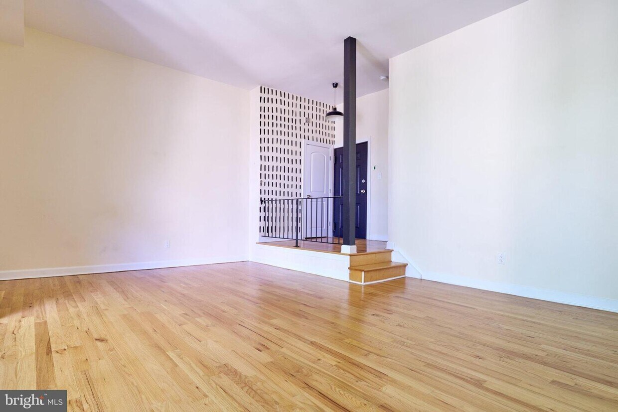 Primary Photo - 10851 Amherst Ave