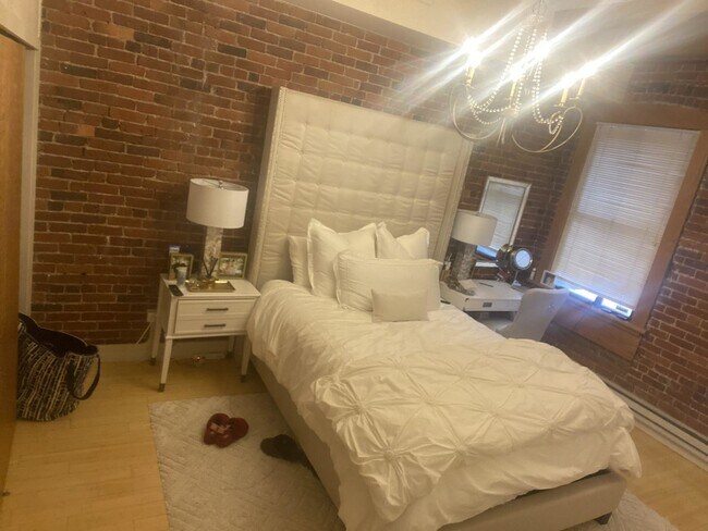 Foto del edificio - HOT NORTH END LISTING!!!!