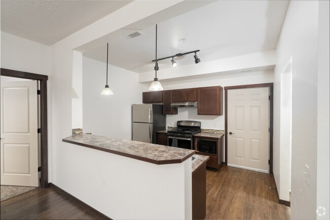 2BR, 2BA - 1022SF - Kitchen DAG - The Residence at River Run