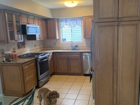 Foto del edificio - 880 Springhill Cir