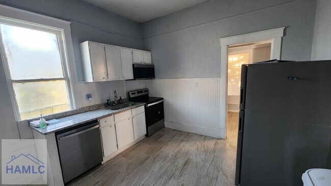 Foto del edificio - 826 E Duffy St