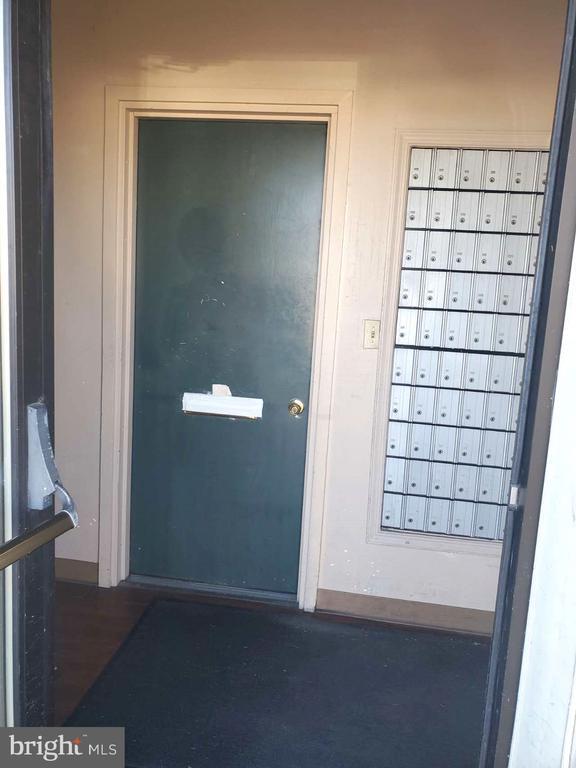 Primary Photo - 534 N Derr Dr